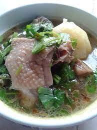 Ayam kampung enak sekali diadikan sop yang gurih dengan kuah kaldu yang sedap. Naily S Kitchen Sup Ayam Kampung