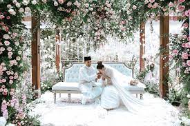 Puan sri datin seri utama zaleha binti ismail & family together with tan sri dato' seri vincent tan chee yioun & puan sri datin seri esther wong yoke lian. Tatlergrams Of The Week Inside The Fairy Tale Wedding Of Faliq Nasimuddin Chryseis Tan Tatler Malaysia