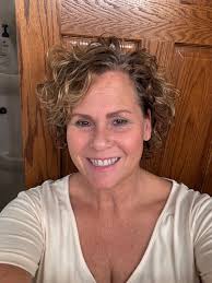 Lisa Thole's Instagram, Twitter & Facebook