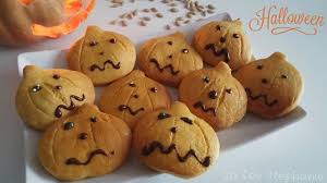 Peler Une Petite Tranche De Courge Et Oter Les Graines Et Les Filaments Couper En Cubes Faire Cuire La Courge A La Vapeur O Courge Biscuits Courge Halloween