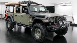 Jeep's red bare gladiator rubicon may hint at future accessories. Jeep Gladiator Wayout Concept Motor1 Com Photos Jeep Gladiator Jeep Custom Jeep