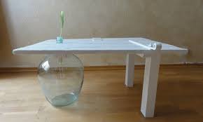 Alte Stall Und Scheunenluken Inspirierten Mich Zu Diesem Wunderschonen Mobel Erganzt Durch Einen Weinballon Der W Alte Fensterrahmen Esstisch Beistelltische