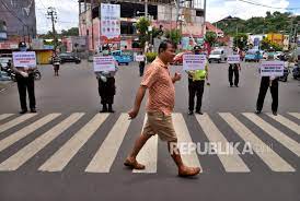 Apa yang menjadi perbincangan utama dalam kertas kerja ini ialah polisi dan dasar. Analis Peran Masyarakat Penting Dalam Aturan Atasi Covid 19 Republika Online