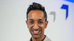 Luke Hutchings hands over the BACD Presidency