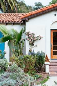 Help me choose a color to paint this house that won't clash with the roof!!!!! 23 House Paint Colors For Terracotta Roof Ideas House Painting House Exterior Terracotta Roof