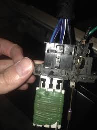 Connect the common wires such as the grounds together from both lights. How To Remove A Stuck Maybe Melted Connector From The Blower Motor Resistor Motor Vehicle Maintenance Repair Stack Exchange