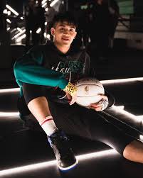 START SOMEWHERE 🔆 . 📸 @ivan_23chan @tanchisheng . . . . #hennessyxnba  #hennessymy #spiritofthenba #againstlab