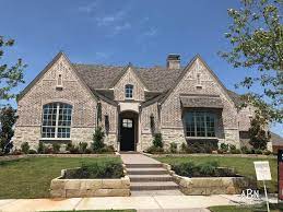 It has been in vogue to strip back the render on outside brickwork to show off the first sandstock surfaces and hues. How To Choose Brick Or Stone For Your Home A Guide A Blissful Nest