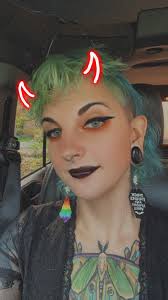 Contouring and winged eyeliner tips needed