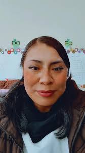 Yadira Carrillo de peliroja...