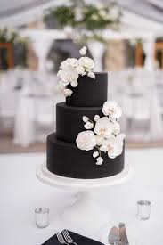Black Cake With White Flowers Destination Wedding Planner Rachael Ellen Events Black And White Wedding Cake Wedding Cake Decorations Black Wedding Cakes