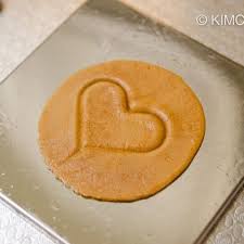 Dalgona Or Korean Sponge Candy Is A Fun Korean Street Food That Will Bring Out The Kid In You Or At Least In My H Candy Recipes Recipes Vegetable Side Dishes