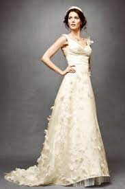 Besonders hellhäutige damen wirken in einem weißen hochzeitskleid eher blass und treffen deshalb mit einem brautkleid in creme eine. Wunderschone Brautkleider In Creme Und Champagner Farben