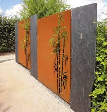 Sichtschutzwand Aus Cortenstahl Mit Motiv Schiefer Stele Garten Design Sichtschutz Garten Sichtschutz Garten Bambus