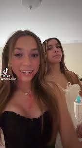 elena (@elena.dillon)