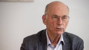 A lire: «Le laboureur et les mangeurs de vent»