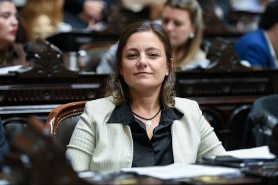 APROBAMOS PEDIDO DE INFORMES AL PODER EJECUTIVO POR EL ESTADO DE LA OBRA  PÚBLICA ARGENTINA Hace dos semanas escuchamos en Comisión de Obras Públicas  a los trabajadores de la Dirección de Vialidad