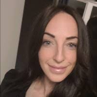 Laura Knoll's Instagram, Twitter & Facebook