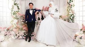 Potret kompak roger dan cut meyriska ketika menghadiri ajang penghargaan di salah satu stasiun televisi baca juga: Penggemar Roger Cut Meyriska Kecewa Dilarang Lihat Idolanya Menikah Kumparan Com