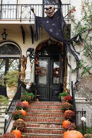 Go all out and let the outdoor halloween decorations take your lawn hostage for a few weeks. 25 Scary Indoor And Outdoor Halloween Decorations That You Can Make