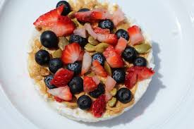 Crispy, crunchy, and low in calories, rice cakes are often touted as an easy snack that won't leave you feeling stuffed between meals. Ten Healthy Recipes For Rice Cake Toppings A Family Lifestyle Food Blog