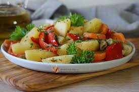 Se ia puiul si se unge bine cu. Legume La Cuptor In Punga MagicÄ Retetele Mele Dragi