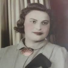 A 1940 Retrolens image of Gate Pa. Cameron Road runs top to bottom.  Courtenay Road top right. On the right hand side of Cameron Road is the  property of the late Fanny