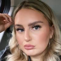 Alexandra Lusk's Instagram, Twitter & Facebook