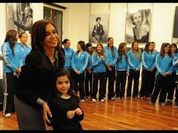 Las campeonas del mundo preparan un nuevo asalto al mundial en madrid. Las Leonas Campeonas Del Mundo Visitan La Casa Rosada Youtube