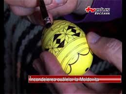 Traditia oualor incondeiate in bucovina. Incondeierea Oualelor La Moldovita Youtube