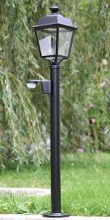 Historische Bewegungsmelder Wegeleuchte Place Des Vosges 1 Von Roger Pradier Das Modell In Schwarz Mit Klarem Glas Bewegungsmelder Aussenleuchten Aussenlampe