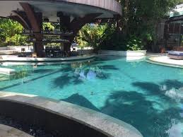 Beragam Desain Kolam Renang Menarik Dengan Batu Alam Bali Di 2020 Kolam Renang Kolam Bali