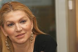 Během vysokoškolského studia pracovala jako modelka. Martina Formanova Napsala Knihu O Modelce Pavline Porizkove Radio Prague International