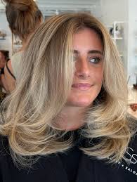 have yourself a good hair day 🤭✨ We love a good lived in blonde. Low  maintenance but BRIGHT pops 🪽😇🪩