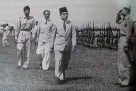 Oke balik lagi tentang pidato bahasa sunda. Begini Isi Pidato Kemerdekaan Bung Karno Pada 17 Agustus 1945