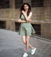 8 Casual Outfits You Should Wear To Look Younger The Finest Feed Photography Poses Women Fashion Stylish Girls Photos