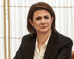 الحسن: نأمل ان ترتفع نسبة الإقبال على الاقتراع أعربت وزيرة الداخلية  والبلديات ريا الحسن عن أملها بأن ترتفع نسبة الإقبال على الاقتراع في  الانتخابات الفرعية بطرابلس في الساعات المقبلة، مؤكدة أن "الانتخاب