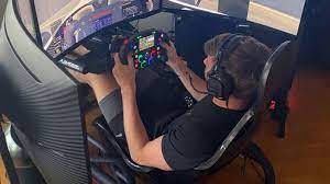 05.11.2021 · max verstappen zegt voorafgaand aan de grote prijs van mexico in de formule 1 niet onder grote druk te staan. Live Max Verstappen In Actie Tijdens Virtuele F3 Race Op Spa Gpfans Com