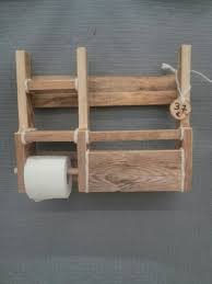 Toupalet Distributeur Papier Toilette Porte Revues Bois De Palette Recyclee Distributeur Papier Toilette Idee Deco Toilettes Papier Toilette