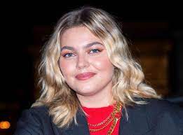 Ciao 2020 avec louane : Photos Louane Illumine Les Champs Elysees Le Message Fort De La Marraine 2020