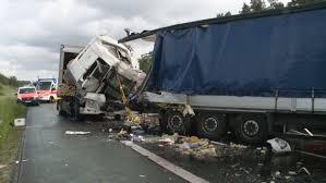 Staumeldungen, baustellen, sperrungen und verkehrsbehinderungen in echtzeit auf der adac staukarte verfolgen. Landkreis Helmstedt Lkw Fahrer Stirbt Bei Unfall Auf Der A2 Ndr De Nachrichten Niedersachsen Studio Braunschweig