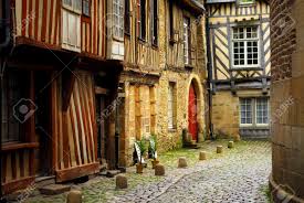 Mit pool, wlan & garten. Mittelalterliche Strasse Mit Der Halfte Timebered Hauser In Rennes Frankreich Lizenzfreie Fotos Bilder Und Stock Fotografie Image 1526435