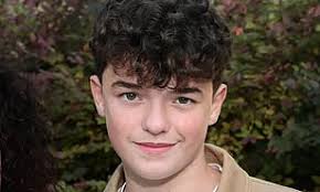 Ben Affleck and Matt Damon look adorable in childhood throwback snap as  actor leans