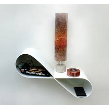 Il y a bien sur le bois mais on trouve aussi de belle table de nuit contemporaine en fer forge en metal ou en plastique. Tables De Nuit A Suspendre Modernes Tables De Chevet Murales A Fixer