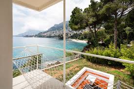This modernist villa on the côte d'azur, designed by irish architect eileen gray, has witnessed wartime shootings, murder and vandalism by le corbusier. Eileen Gray E 1027 House Roquebrune Cap Martin 16 A F A S I A