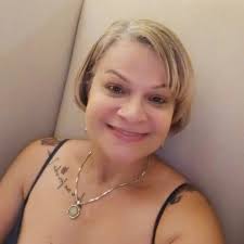 Mics picked up someone in the crowd yelling, "You suck, Freeman!" during  the 'Stand Up to Cancer' moment of silence. Freeman honored his mom, who  died of skin cancer when he was