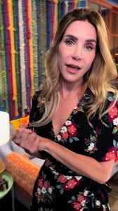 ¡Ya es viernes en el Bunker! 🥳 Conéctate de lunes a viernes a las 8:00  p.m. vía YouTube @Juliana Oxenford #bunker #julianaoxenford