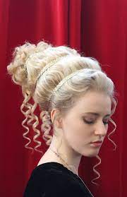 Coiffure D Epoque Grece Antique Realisee Sur Perruque Et Posee Par Cyrielle Biziere A L Atelier Du Historical Hairstyles Medieval Hairstyles Grecian Hairstyles