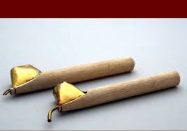 Setelah bersih dari lilin dan kering, kembali proses pembatikan dengan penutupan lilin (menggunakan alat canting)untuk menahan warna pertama dan kedua. Alat Untuk Membatik Disebut Cara Golden