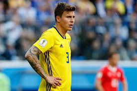 Victor jörgen nilsson lindelöf, född 17 juli 1994 i västerås, är en svensk fotbollsspelare ( försvarare) som spelar för manchester united i premier league. Lindelof Returns To Manchester United From Sweden Camp Due To Personal Reasons